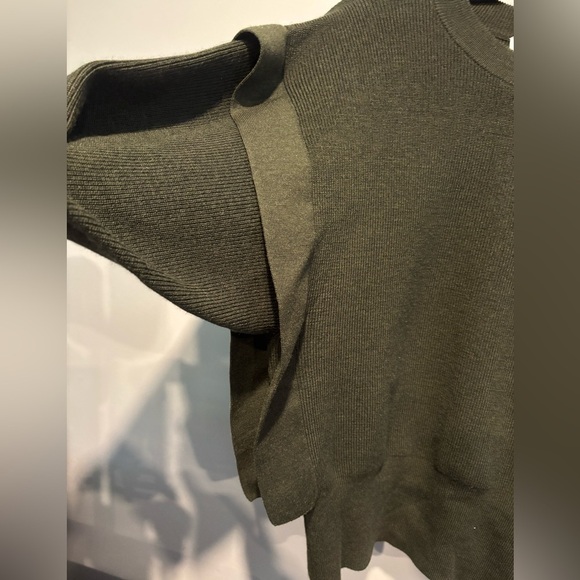 Zara Sweater - Picture 4 of 4